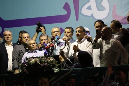 مردم تبریز در ورزشگاه باغشمال با پزشکیان دیدار می‌کنند