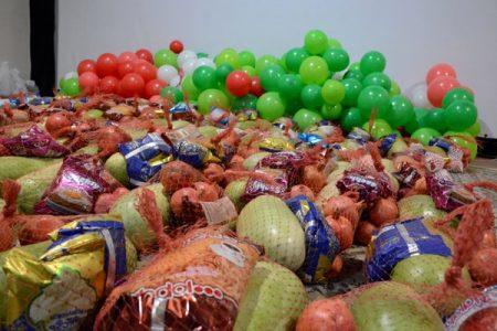 توزیع ۶۰۰ پک یلدایی برای کودکان رحمت در تبریز