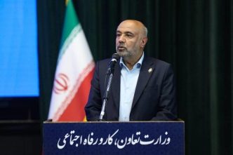 قطع برق و گاز کارخانجات و توقف تولید باعث بیکاری کارگران می‌شود