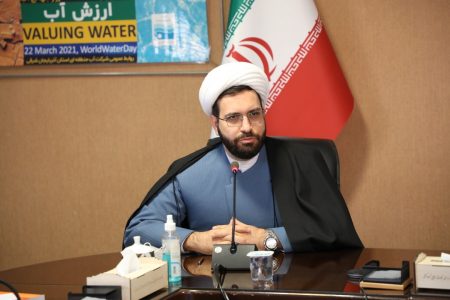 کسی که امر به معروف می کند نباید خودش دچار منکر باشد