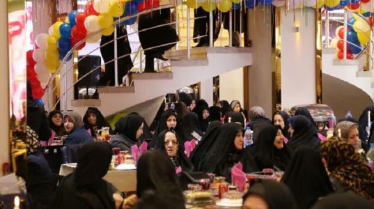 باید به خانواده های شهدا افتخار شود