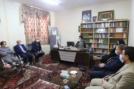 باید افراد با صلاحیت  برای تربیت دانش آموزان انتخاب شود