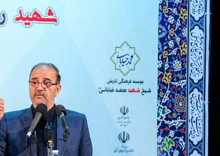 نسل کنونی جامعه باید نسبت به گذشته خود بیش از این آگاه باشد