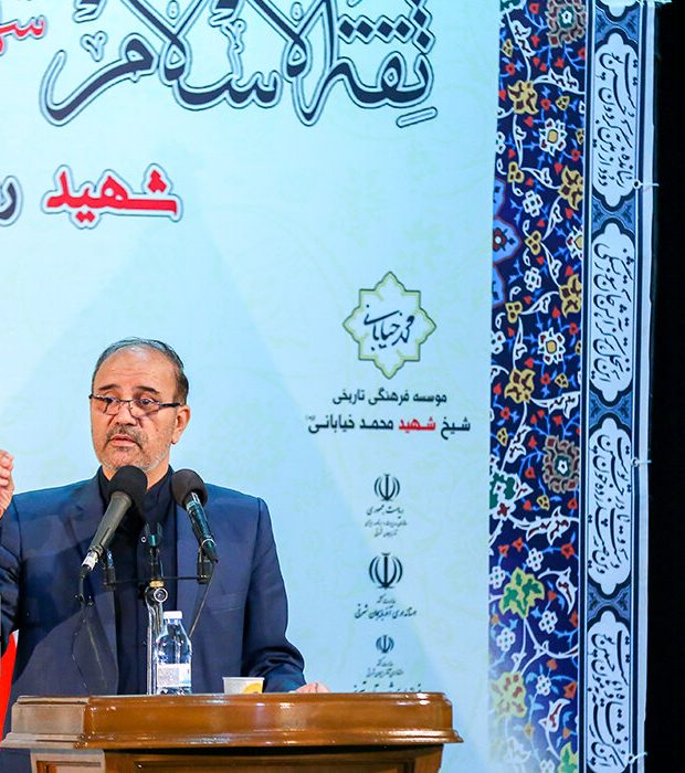نسل کنونی جامعه باید نسبت به گذشته خود بیش از این آگاه باشد