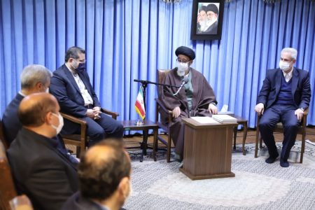 روزنامه های محلی  تقویت و  نمایشگاههای دائمی کتاب ایجاد شود