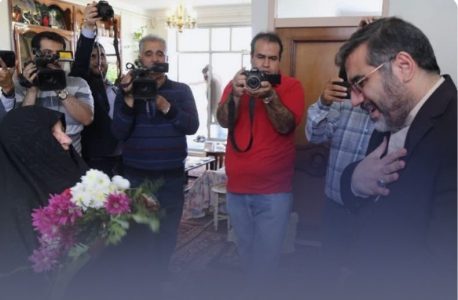 دیدار وزیر فرهنگ و ارشاد اسلامی با خانواده های شهدای حرم در مراغه
