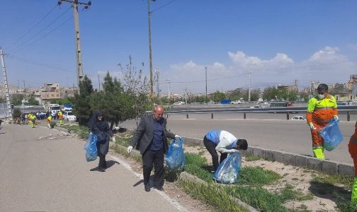 پاکسازی اتوبان شهیدکسایی از زباله های پلاستیکی