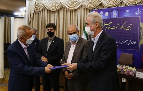 متخصصان کشور دست‌پرورده معلمان هستند/شأن و منزلت فرهنگیان هنوز در جایگاه اصلی نیست
