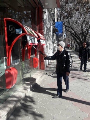 اقدام خودجوش روزنامه نگار پیشکسوت آذربایجانی  برای مقابله با شیوع کرونا