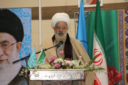 دشمن کمر همت بسته است تا حقایق را وارونه جلوه دهد