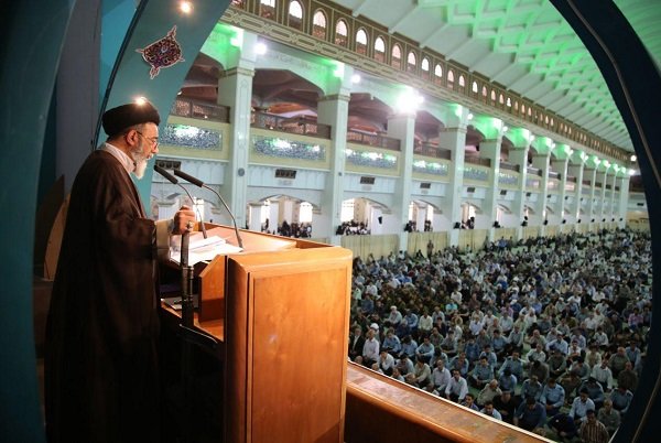 فردی که توجهی به انتقادات و پیشنهادها نکند صلاحیت نمایندگی ندارد