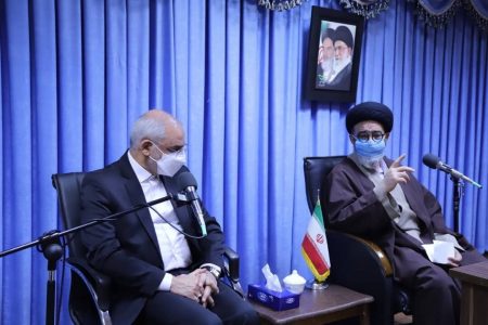 باید جایگاه بزرگان و پیشکسوتان و معلمان و زنان حفظ شود