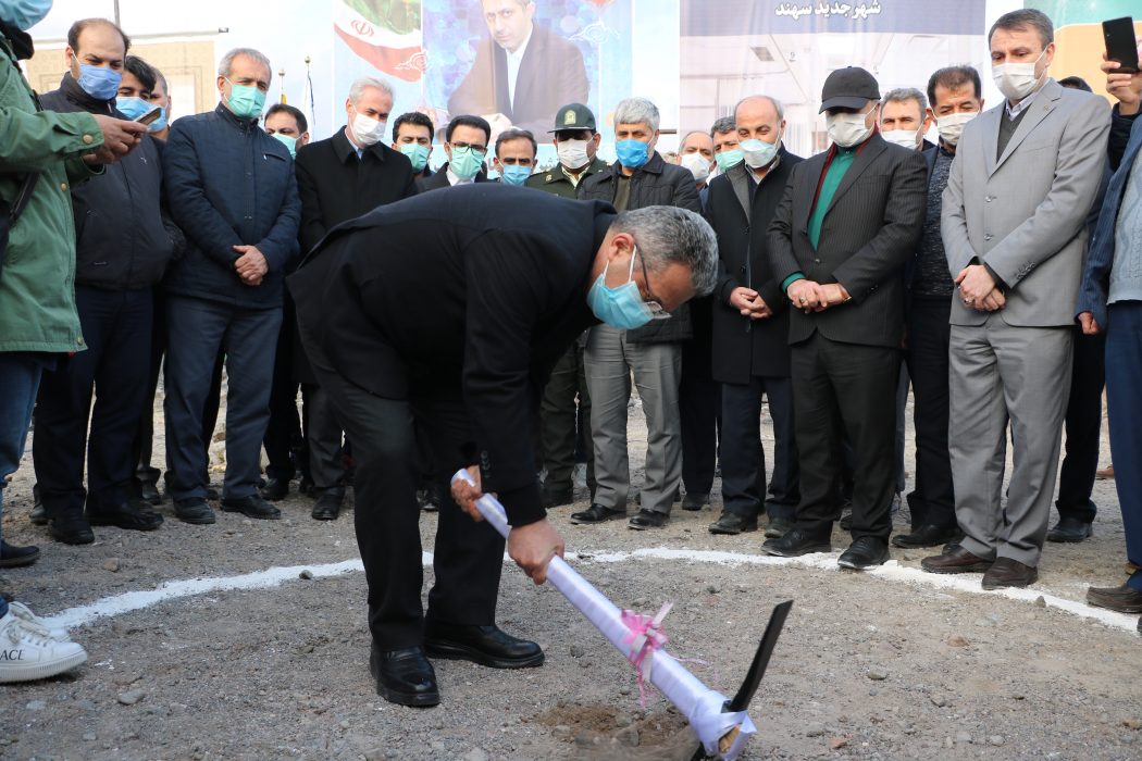 کلنگ بیمارستان ۳۰۰ تختخوابی شهر جدید سهند به زمین زده شد