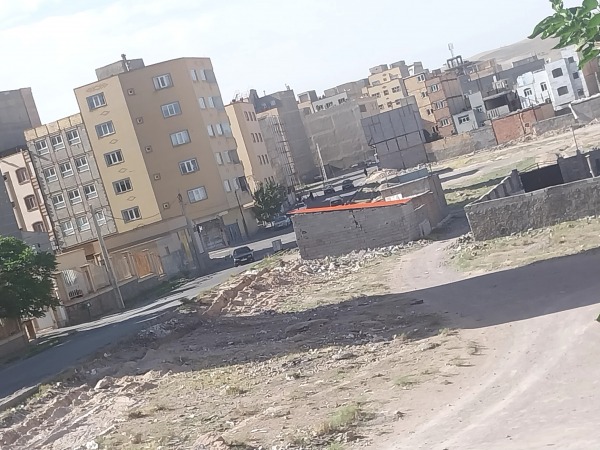 ساخت و ساز غیرمجاز در روز روشن و سکوت شهرداری منطقه ۷ تبریز!