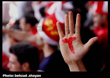 یک اسطوره زیر تیغ احساسات سکوها؛/دلخوری هواداران تراکتور از کریم باقری؛ سکوتی که حاشیه‌ساز شد