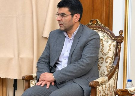 توسعه سرمایه‌گذاری و ایجاد فرصت‌های شغلی پایدار باید در اولویت قرار گیرد.