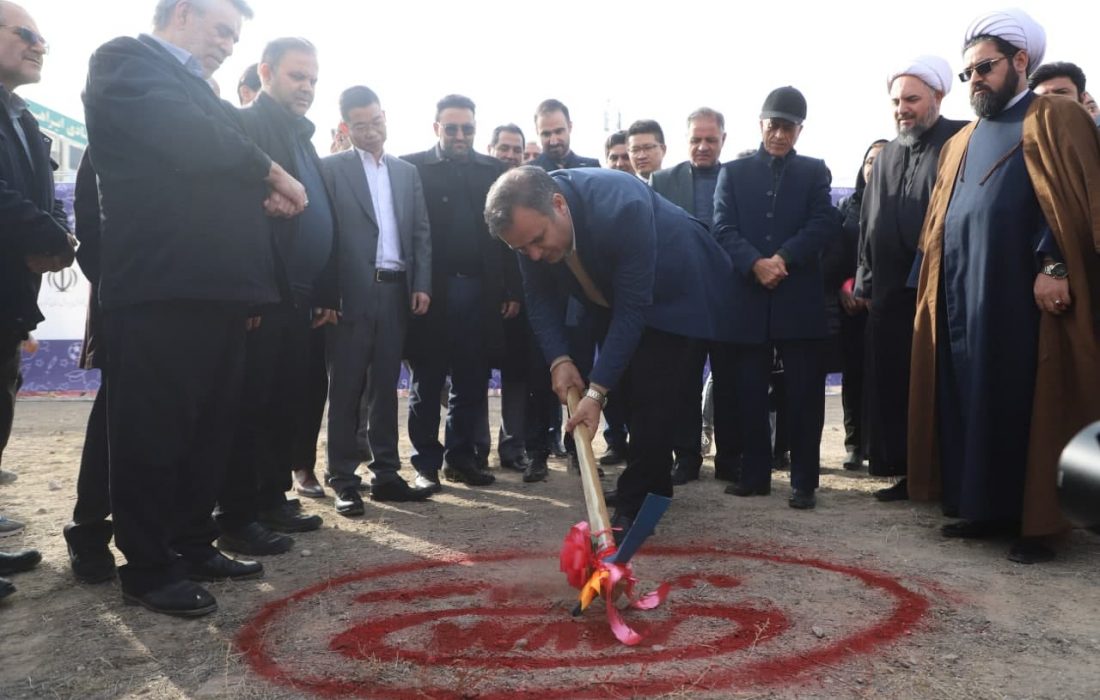 کلنگ مدرسه ۱۲ کلاسه مدیران خودرو بر زمین زده شد