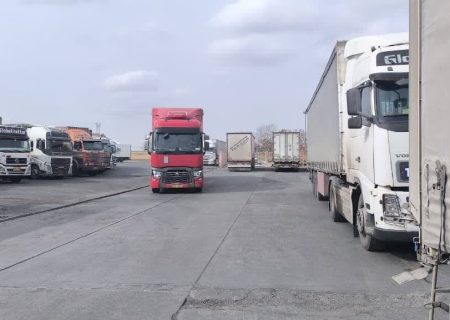 تردد کامیون‌ها در مرز جلفا روان‌تر شد
