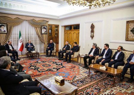 هر کاری که موجب توسعه استان می‌شود نباید متوقف شود
