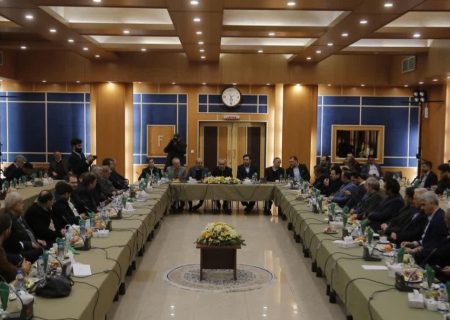 نباید جبهه‌بندی سیاسی را در فضای اقتصادی کشور دخالت دهیم