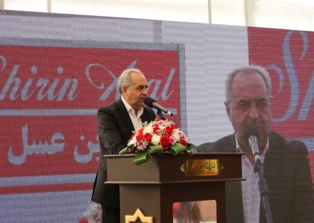 توسعه کشت گلخانه‌ای راهبرد اصلی استان برای مقابله با تغییرات اقلیمی است