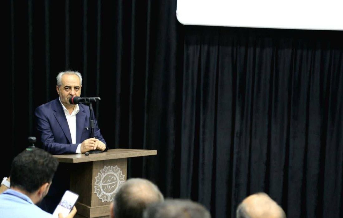 مجموعه های فرهنگی باید جوانان و هنرمندان را گرد هم آورد