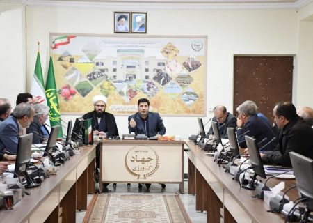 تاکید بر انتقال کشت سبزی و صیفی به محیط گلخانه ای در آذربایجان شرقی
