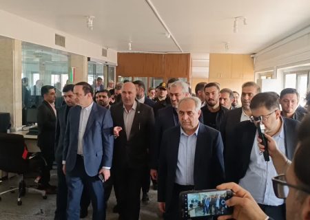 بازدید وزیر امور اقتصادی و دارایی از گمرک جلفا