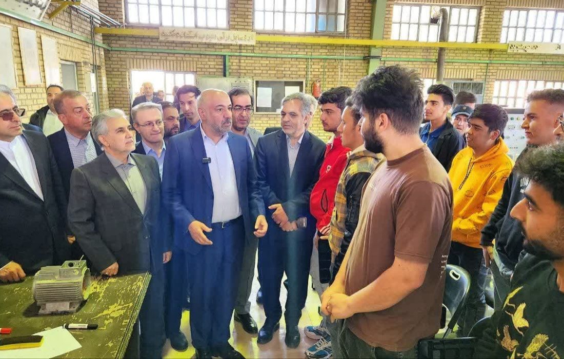 بازدید وزیر تعاون، کار و رفاه اجتماعی از کارگاه های مهارت آموزی