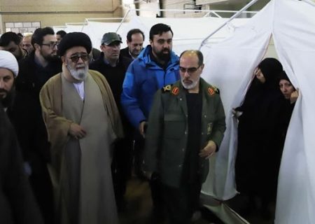 تا بازسازی آخرین خانه در کنار زلزله زدگان ایستاده‌ایم