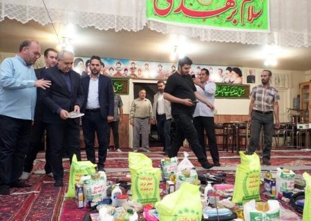 توزیع بسته‌های معیشتی و نوشت‌افزار بین دانش‌آموزان نیازمند تبریز