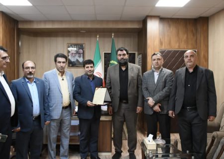تجلیل از رئیس سازمان جهاد کشاورزی آذربایجان شرقی به عنوان مدیر تراز گام دوم انقلاب اسلامی