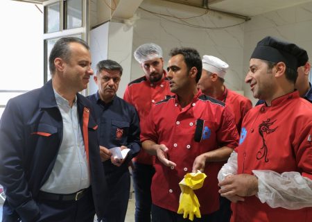 تقدیر مدیر مجتمع مس سونگون از تلاش کارکنان و تأکید بر رفع موانع تولید