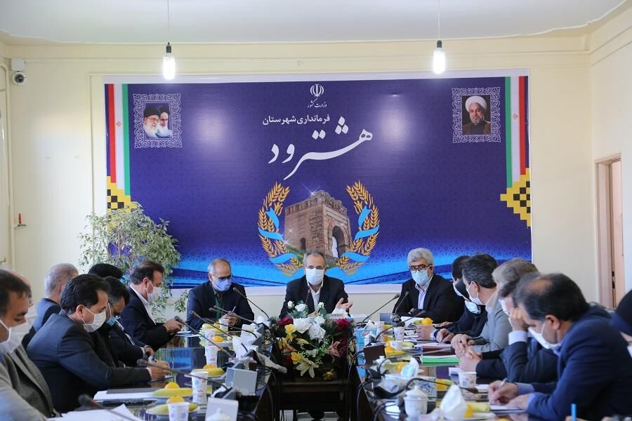 همه مدیران موظفند موانع اداری را از پیش پای سرمایه‌گذاران بردارند.
