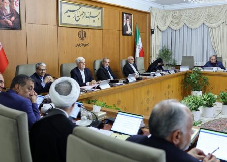 کسانی که برای حل مشکلات کشور راهکار دارند، امکانات و اختیارات دریافت می کنند