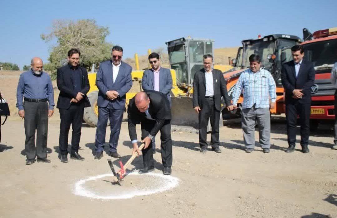 کلنگ۱۰ هکتاری تخصیصی نهضت ملی و جوانی جمعیت شهر خامنه  بر زمین زده شد