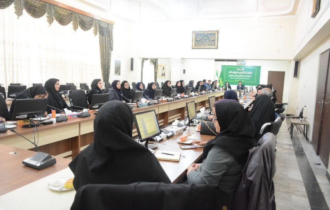 بانوان جامعه علاوه بر اینکه باید در کنار خانواده باشند در حوزه اقتصادی نیز فعال شوند