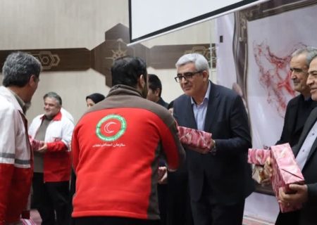 داوطلبان هلال احمر در مسیر تعالی بشریت گام برمی‌دارند