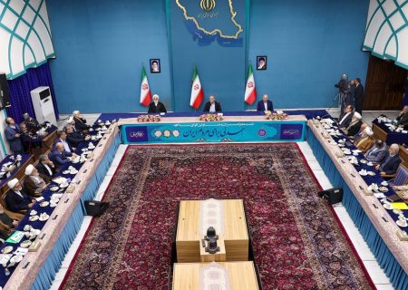 نباید با کسی که حق خود را می خواهد برخورد خشن بکنیم