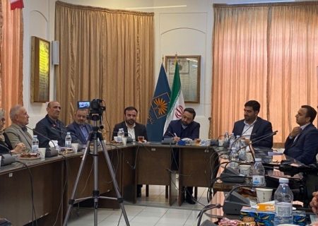 کوتاهی در معرفی هویت دینی و تاریخی جوانان را به سمت جریان های انحرافی می کشاند