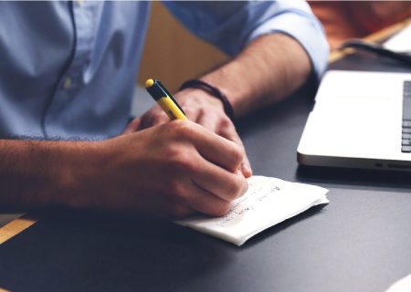 خویشتن داری رئیس جمهور در مقابل توهین برخی ها، نشانه ضعف نیست