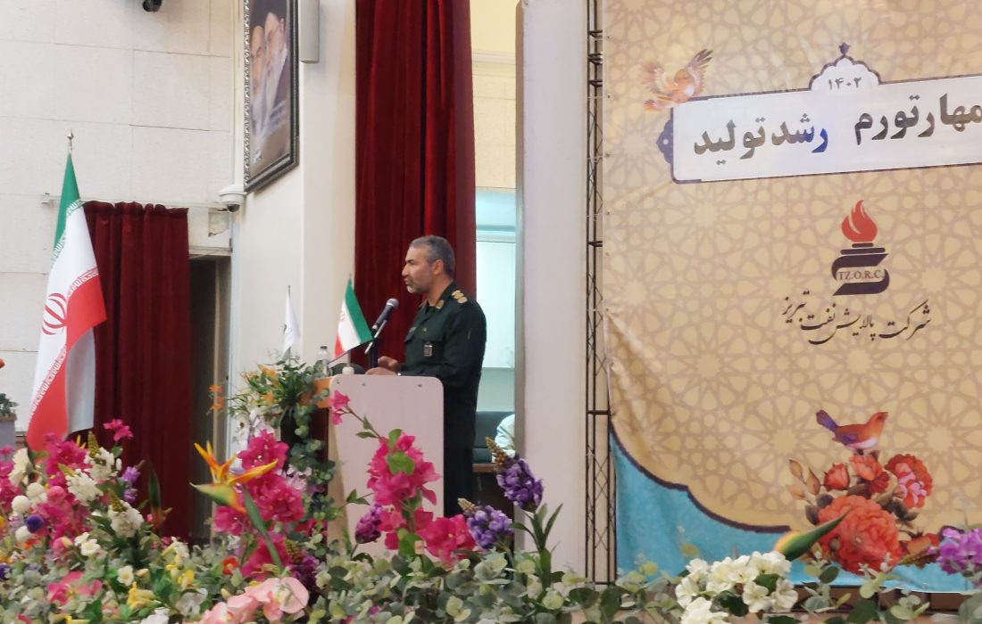 کارگران در خط تولید  چرخ های اقتصاد کشور را به حرکت در می آورند