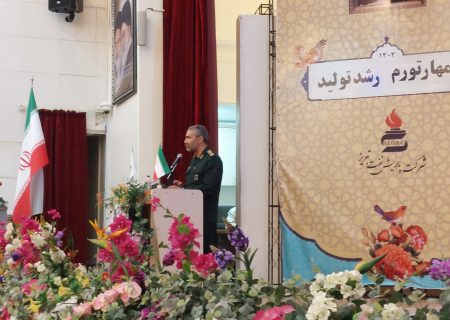 کارگران در خط تولید  چرخ های اقتصاد کشور را به حرکت در می آورند